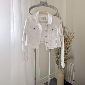 Cropped white jean jacket: Size L